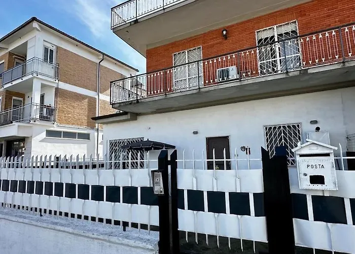 Casa Via Appia Scauri - Luminosa, Grande A 250 M Dal Mare E Dalla Stazione Ferroviaria