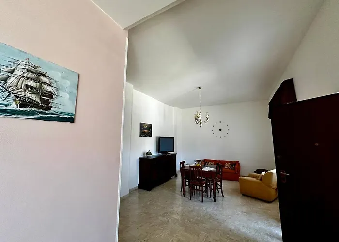 Casa Via Appia Scauri - Luminosa, Grande A 250 M Dal Mare E Dalla Stazione Ferroviaria